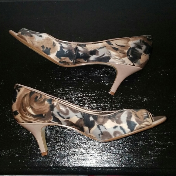 Bandolino Heels - Picture 3 of 5